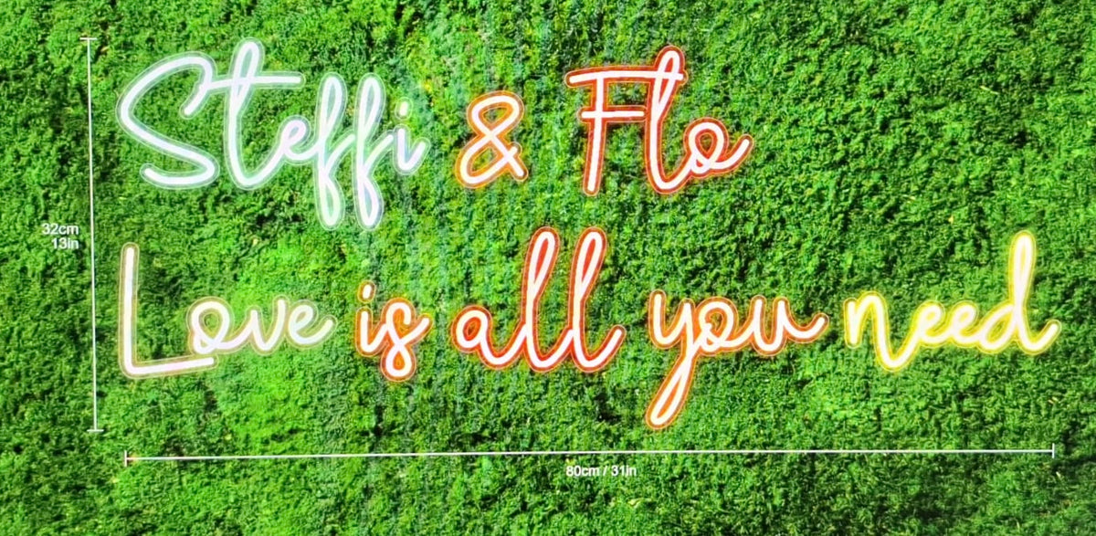 LED Neonschild: Steffi und Flo Love is all you need - Flow RGB - 80cm - Cut to letter - Schriftart: Freespirit - Neutral verpackt