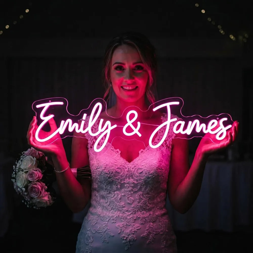 Bryllupsneonskilt med navnene Emily og James
