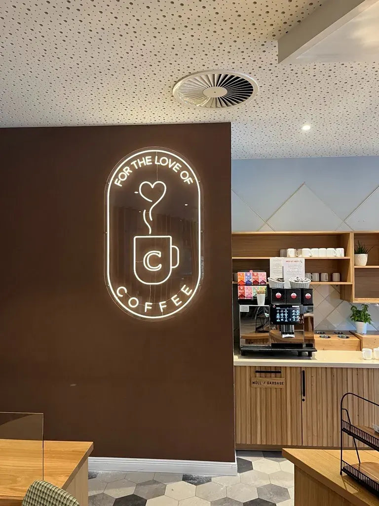 Neonskilt Coffee Love i kafeen